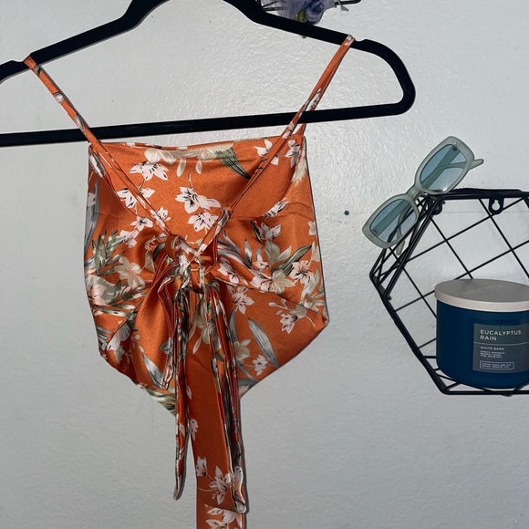 Tie in the back, bandana shape, silk material size medium - Picture 3 of 4